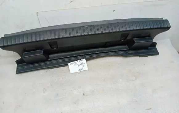 Trunk/boot sill cover protection