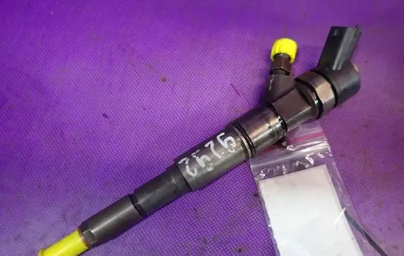 BMW 5 E39 Fuel injector 0445110048