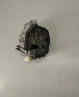 Audi A8 S8 D3 4E Rear door lock 4F0839016K
