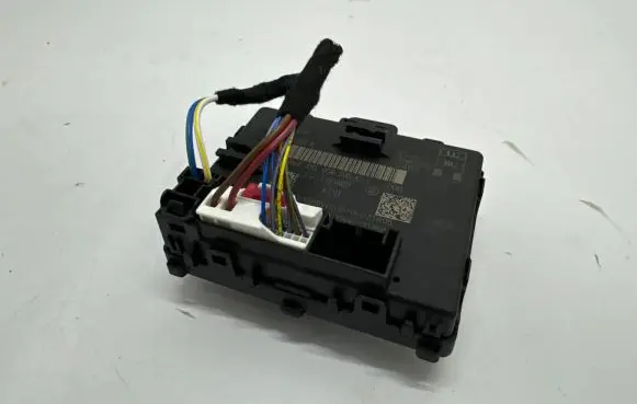 Volkswagen Touareg III Door control unit/module 4M1959595K