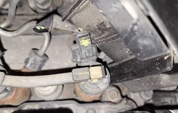 Honda Civic IX Fuel injector 0445110532 16450-rz0-g01