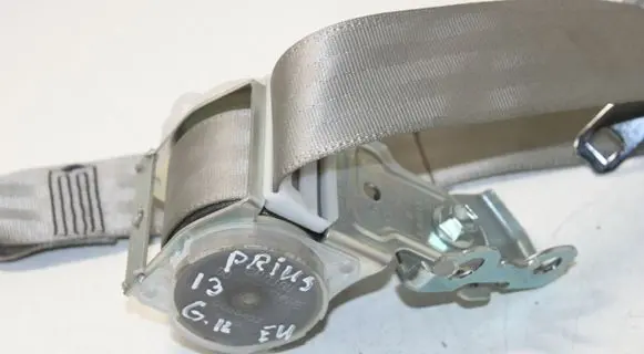 Toyota Prius (XW30) Rear seatbelt 