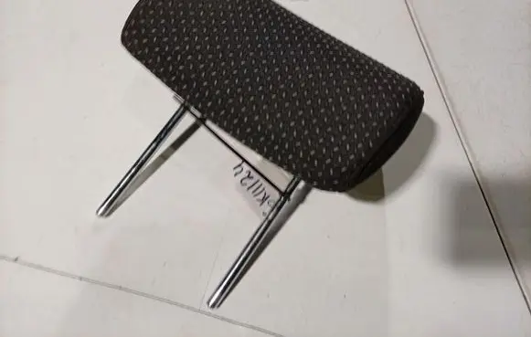 Hyundai i30 Front seat headrest 