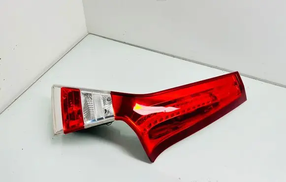 Volvo V70 Tailgate rear/tail lights 