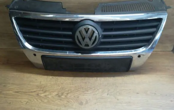 Volkswagen PASSAT B6 Front bumper upper radiator grill 3C0853651AD 3C0853651AF