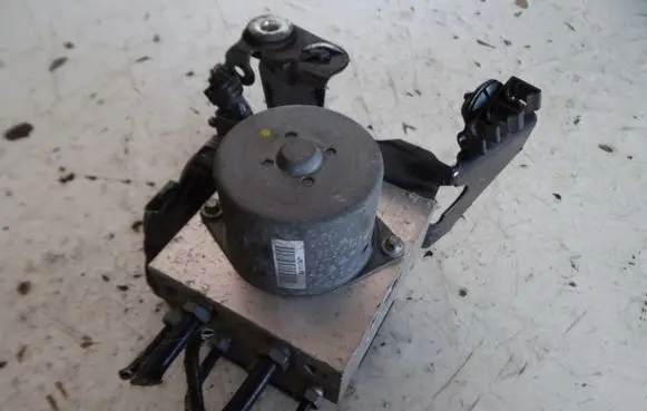 Ford Mondeo MK IV ABS Pump 7G912C405AB