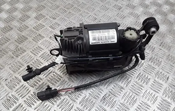 Audi Q7 4L Air suspension compressor/pump 