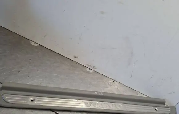 Volvo S40, V40 Front sill trim cover C130818425 C230818425