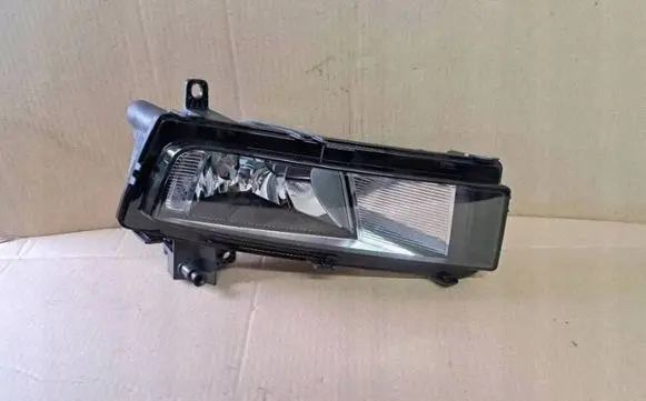Volkswagen Touran II Front fog light 5TA941662