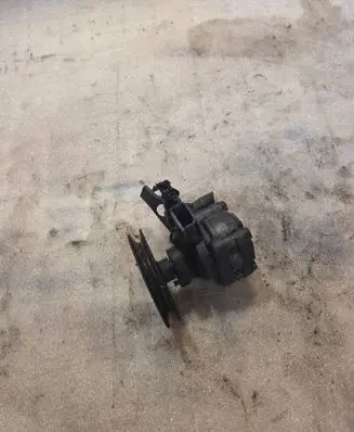 Mitsubishi Pajero Power steering pump 