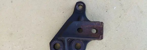 Volvo S60 Engine mounting bracket 8683931