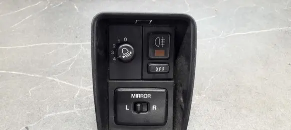 Suzuki Baleno EG Wing mirror switch 73841-60g00