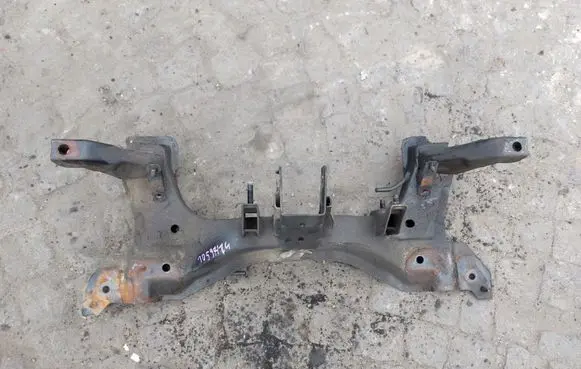 KIA Carens I Front axle beam