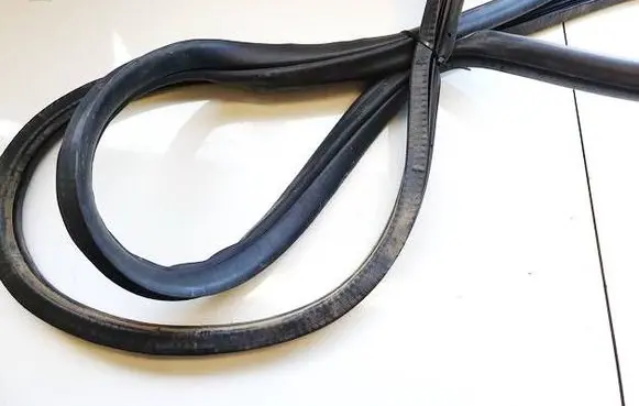 Honda FR-V Rubber seal rear door