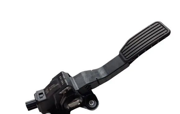 Accelerator throttle pedal