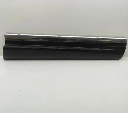 Volkswagen Touareg II Front door trim (molding) 7P6854939F