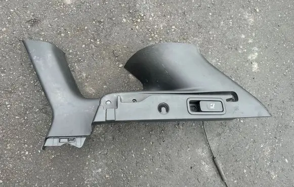 (D)pillar trim (top)