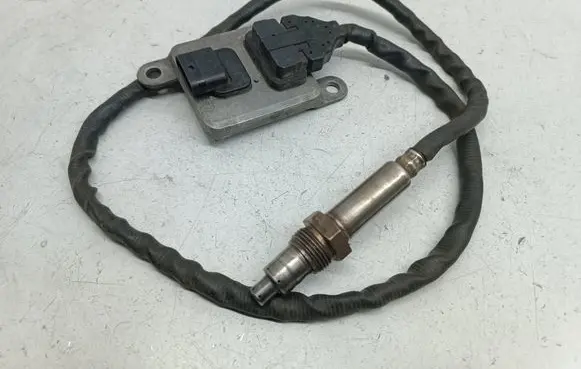 Mercedes-Benz E W212 Lambda probe sensor A0009057100 121129052905 0009057100