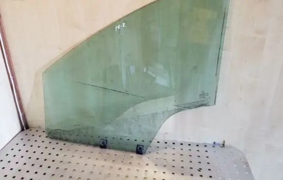 Peugeot 5008 Front door window glass four-door