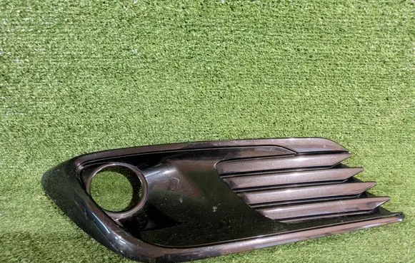 Toyota Auris E180 Front fog light trim/grill 
