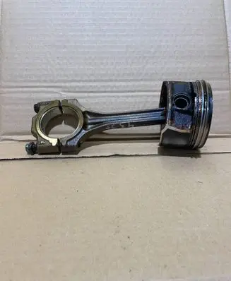 Volkswagen Polo IV 9N3 Piston with connecting rod 