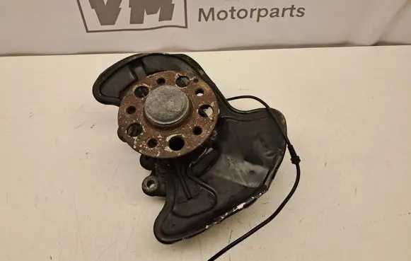 Mercedes-Benz E C207 W207 Front wheel hub A2044202644