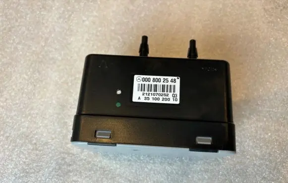 Mercedes-Benz CLS C219 Central locking vacuum pump A3510020010 0008002548 2121070252