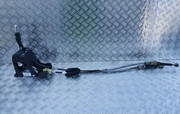 Nissan Pulsar Gear selector/shifter in gearbox 341013ZV0A