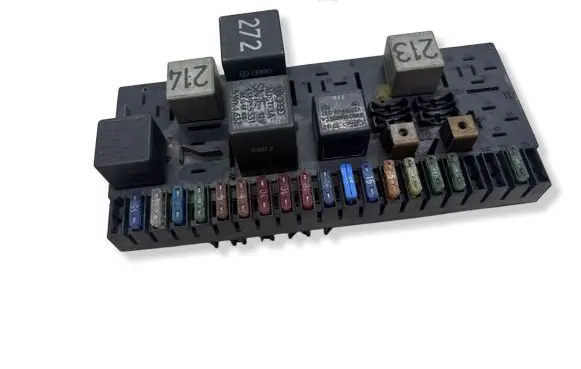 Audi 80 90 B3 Fuse module 443941822A