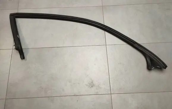 Volkswagen Scirocco Front door glass trim molding 1K8867338