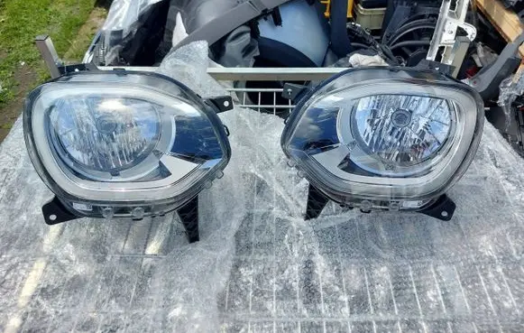 Renault Twingo III Headlights/headlamps set 