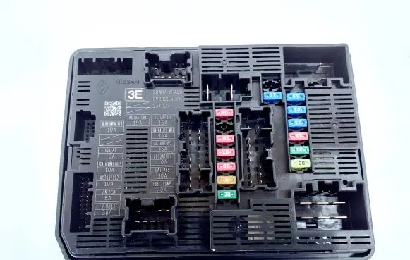 Nissan X-Trail T33 Fuse module 284B76RA2D