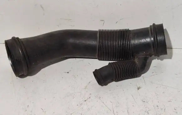 Volkswagen PASSAT B5 Air intake hose/pipe 06B129627