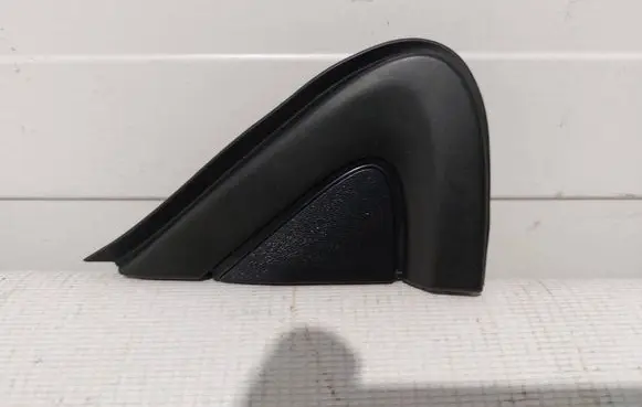Chevrolet Equinox Fender end trim 84107398