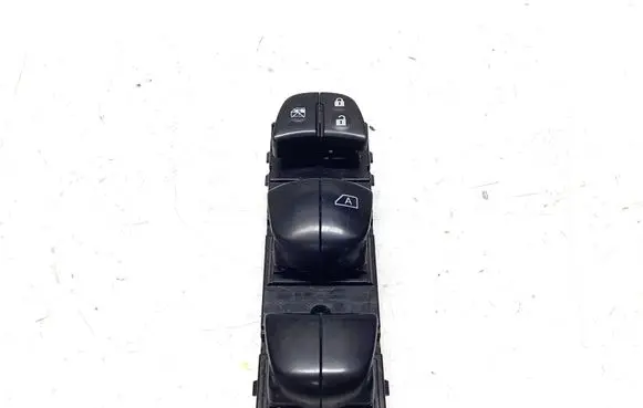 Nissan Qashqai Electric window control switch 