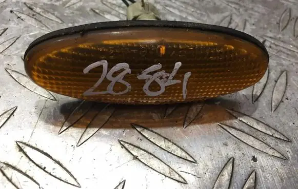 Mazda 323 F Front fender indicator light