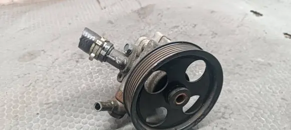 Opel Insignia A Power steering pump 13309336 5K123