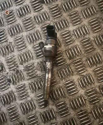 Toyota Avensis T270 Fuel injector 8515060