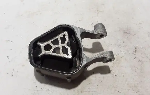 Volvo XC40 Engine mounting bracket 32298574