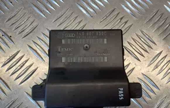 Volkswagen Golf V Gateway control module 1K0907530C 1K0907951