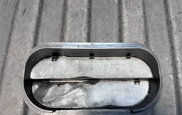 Audi A4 S4 B9 Quarter panel pressure vent 6R0819465 6R0819465A