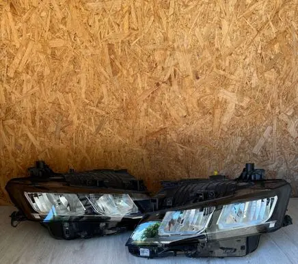 Peugeot 308 Headlights/headlamps set 9851673580