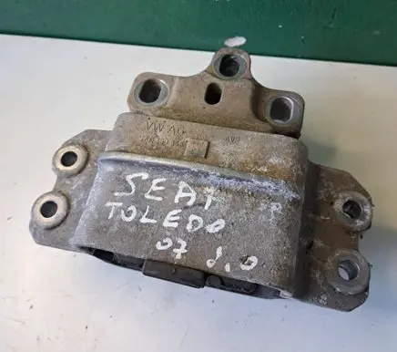 Seat Toledo III (5P) Engine mount bracket 1K0199555