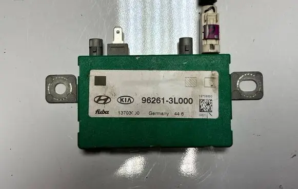 Hyundai Grandeur Air suspension control unit module (rear) 962613L000 13703000