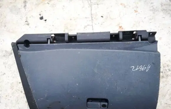Glove box