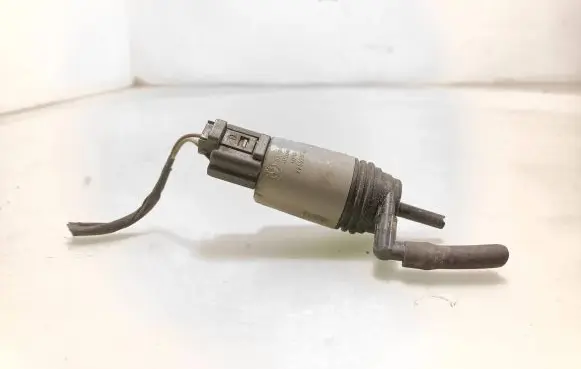 BMW 5 E60 E61 Windscreen/windshield washer pump 6934159 23557610