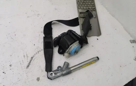 Opel Insignia A Front seatbelt 996131930