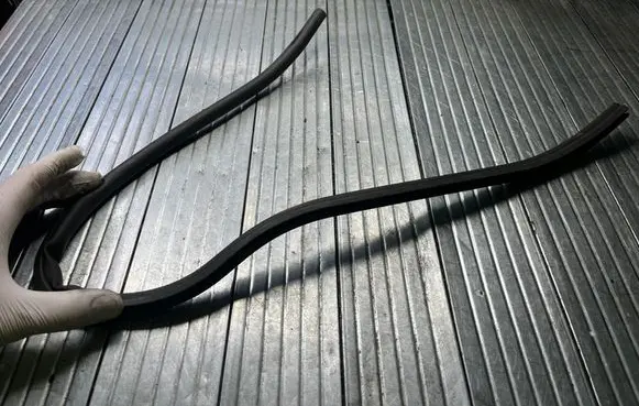 BMW 3 E92 E93 Engine compartment rubber 7225268 51767225268