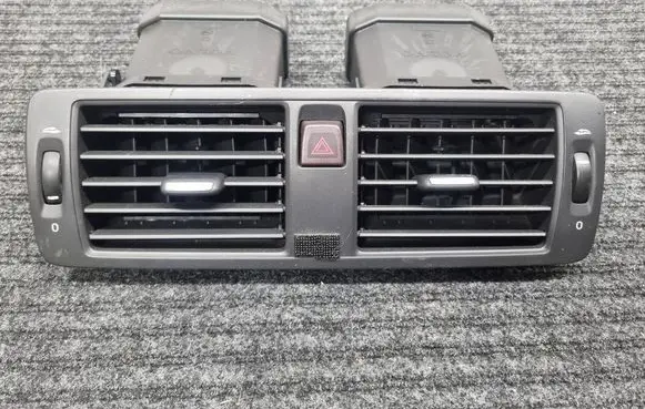 Volvo V50 Dash center air vent grill 30722777 150805B2 Y01145