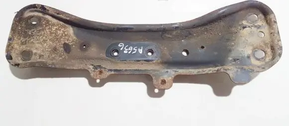 Subaru Outback Engine mounting bracket